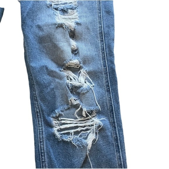 Hollister Mid-Rise Crop Boyfriend Distressed jeans Size 3R Medium Wash - Picture 5 of 13